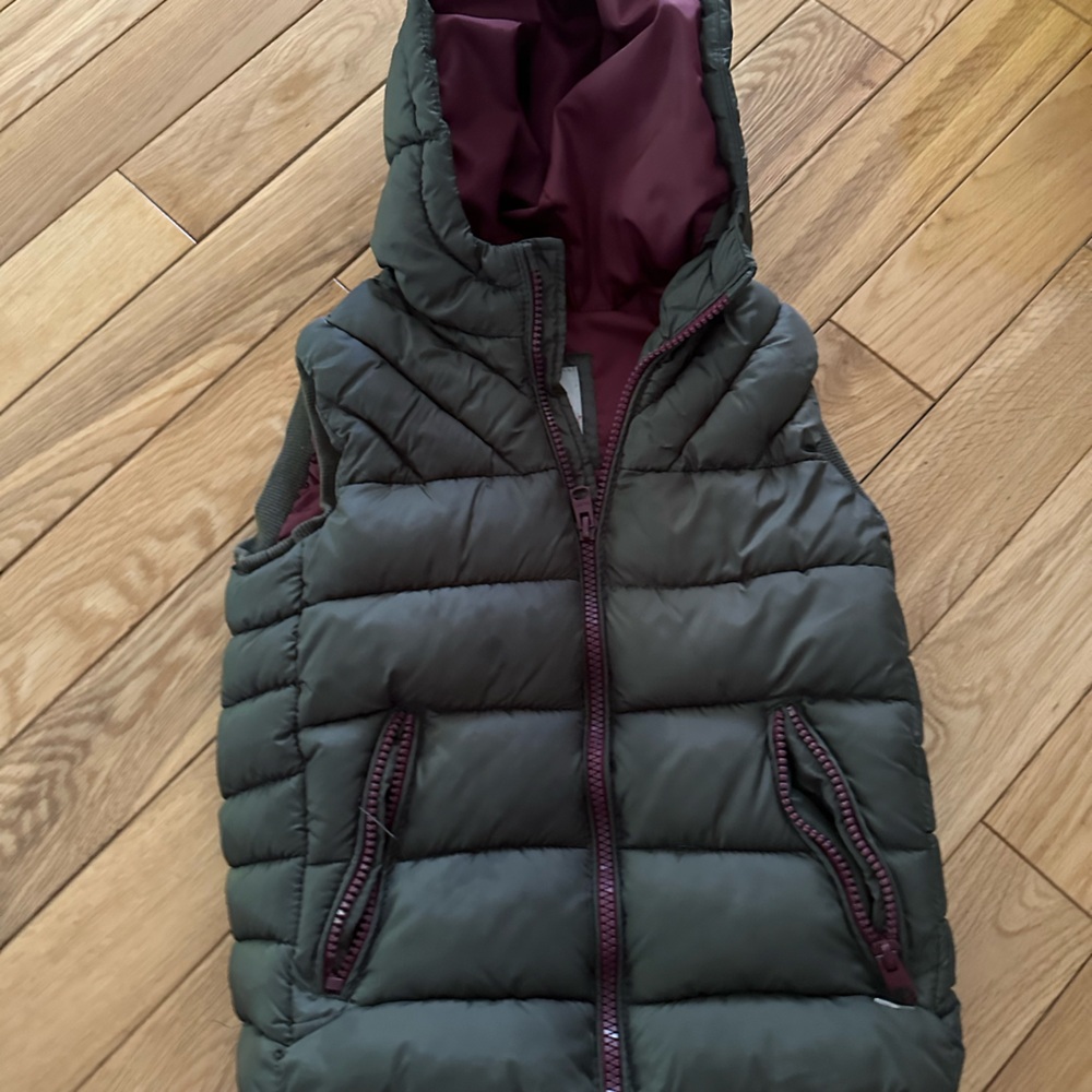 Youth sz 5/6 green vest